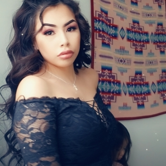 Meet your Posher, Madison - Picture 2 of 2